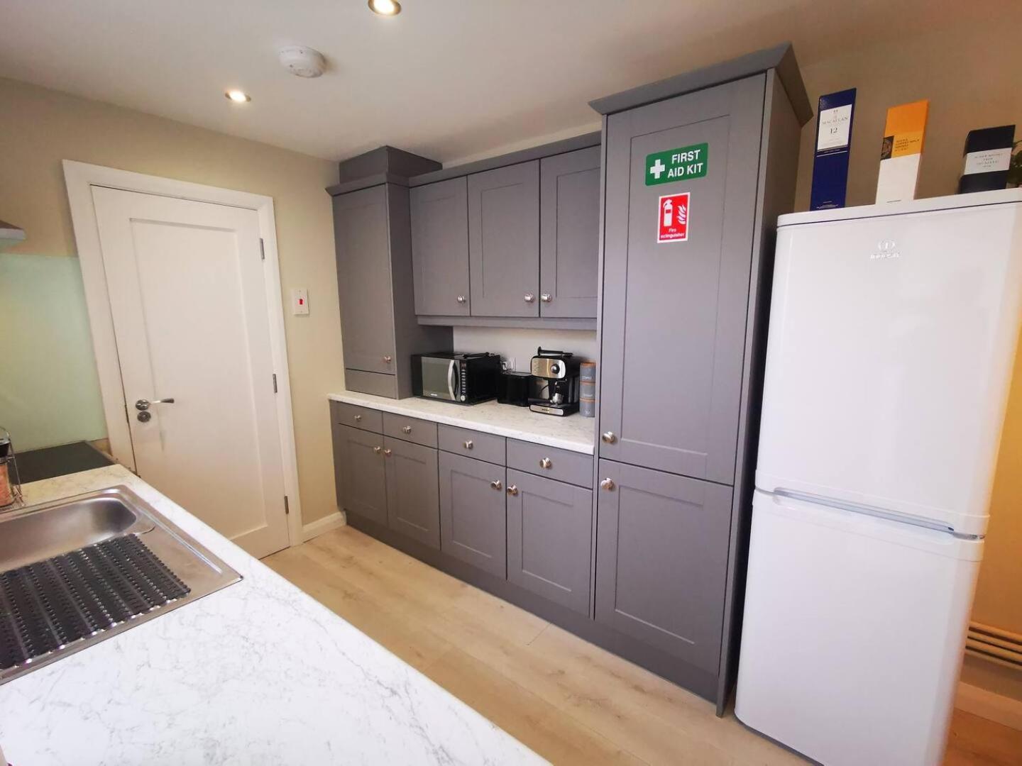 Вилла 4Br Modern Botanic House Белфаст Экстерьер фото